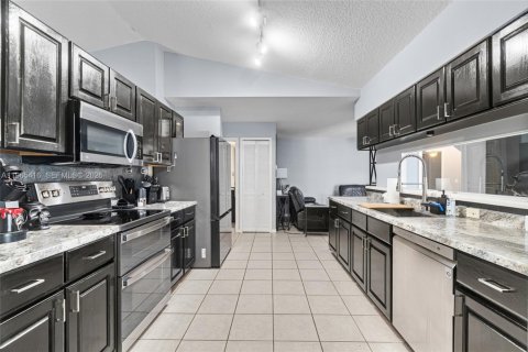 Villa ou maison à vendre à West Palm Beach, Floride: 3 chambres, 176.42 m2 № 2027400 - photo 9