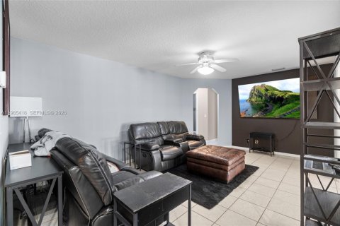 Villa ou maison à vendre à West Palm Beach, Floride: 3 chambres, 176.42 m2 № 2027400 - photo 12