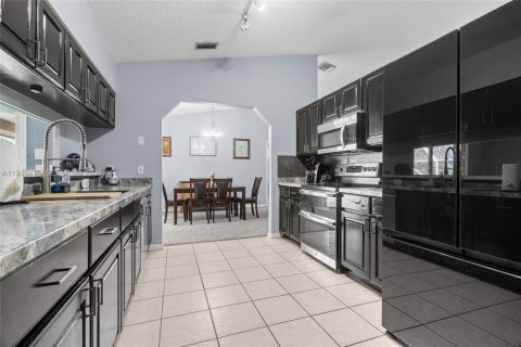 Villa ou maison à vendre à West Palm Beach, Floride: 3 chambres, 176.42 m2 № 2027400 - photo 11