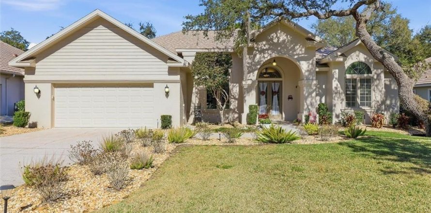 House in Lecanto, Florida 3 bedrooms, 235.6 sq.m. № 2108256