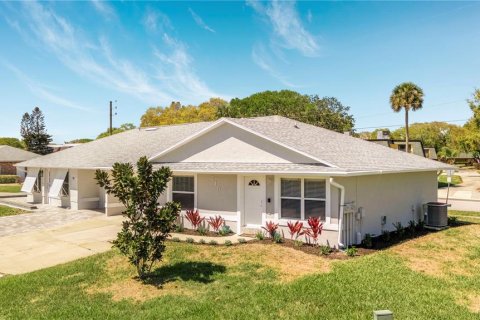 Duplex à New Smyrna Beach, Floride 2 chambres, 88.63 m2 № 2109490
