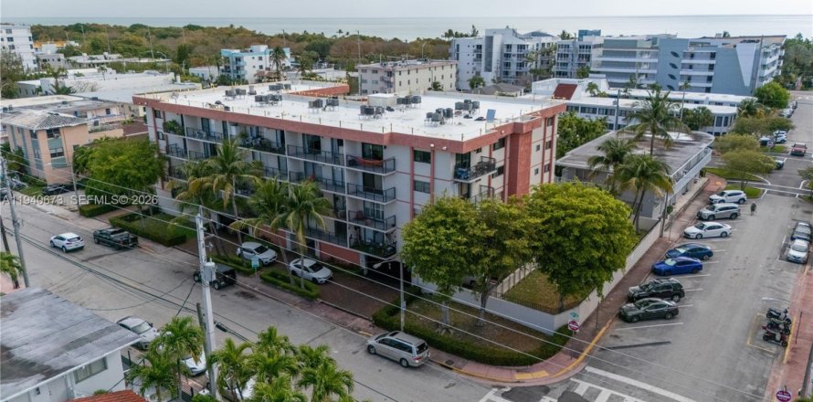 Кондоминиум с 2 спальнями в Майами-Бич, Флорида № 1997754