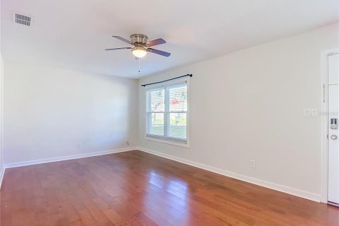 House in Brandon, Florida 3 bedrooms, 122.63 sq.m. № 2425646 - photo 7
