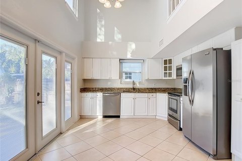 House in Brandon, Florida 3 bedrooms, 122.63 sq.m. № 2425646 - photo 4