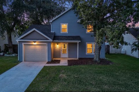 House in Brandon, Florida 3 bedrooms, 122.63 sq.m. № 2425646 - photo 2