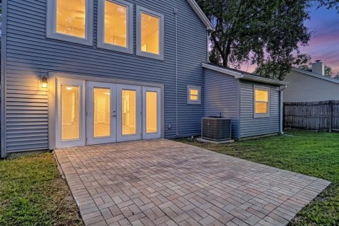 House in Brandon, Florida 3 bedrooms, 122.63 sq.m. № 2425646 - photo 3
