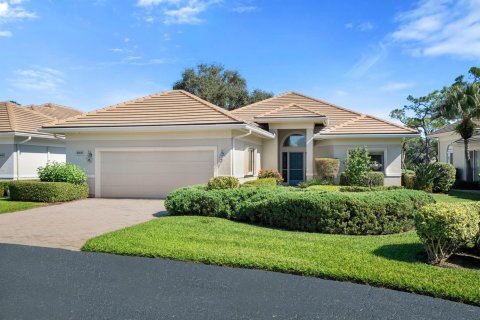 House in Stuart, Florida 3 bedrooms, 244.05 sq.m. № 2081925 - photo 1