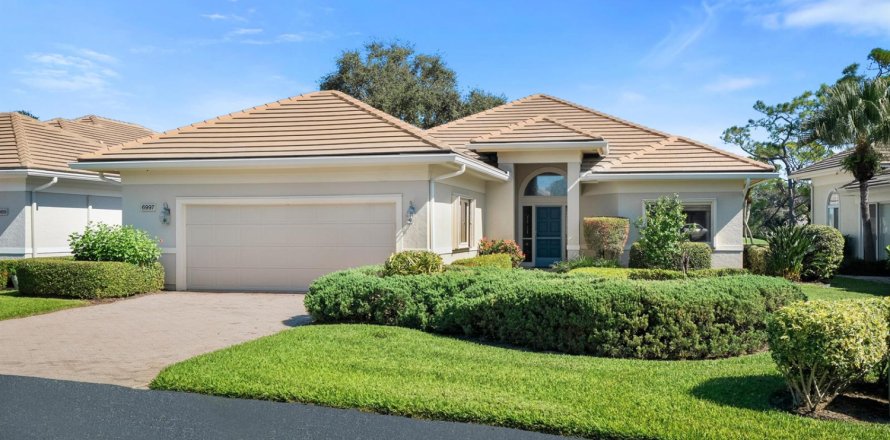 House in Stuart, Florida 3 bedrooms, 244.05 sq.m. № 2081925