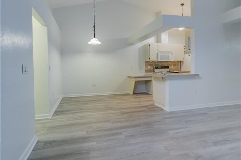 Casa en alquiler en Gainesville, Florida, 2 dormitorios, 82.4 m2 № 2427576 - foto 2
