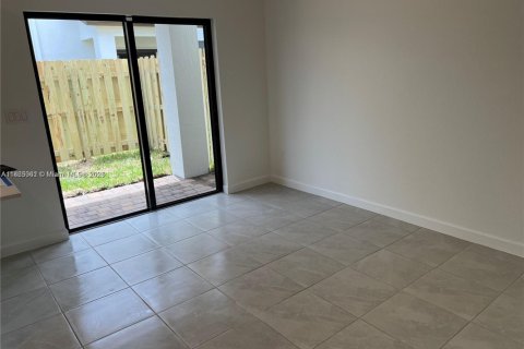 Townhouse in Pembroke Pines, Florida 3 bedrooms № 1890324 - photo 7