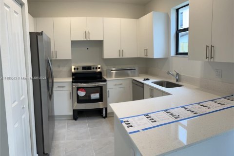 Townhouse in Pembroke Pines, Florida 3 bedrooms № 1890324 - photo 12