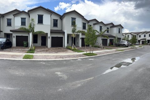 Townhouse in Pembroke Pines, Florida 3 bedrooms № 1890324 - photo 1
