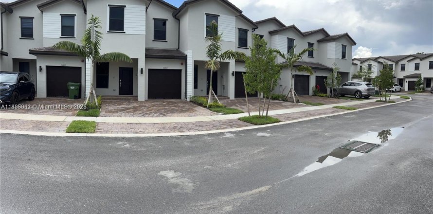 Townhouse in Pembroke Pines, Florida 3 bedrooms № 1890324