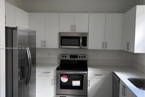 Townhouse in Pembroke Pines, Florida 3 bedrooms № 1890324 - photo 9
