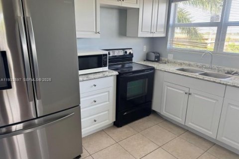 Condominio en alquiler en Lauderhill, Florida, 2 dormitorios, 90.58 m2 № 1992096 - foto 3
