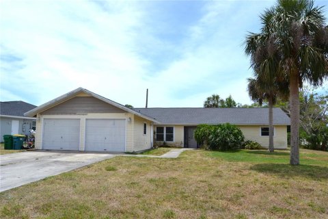Casa en venta en Port Charlotte, Florida, 3 dormitorios, 162.76 m2 № 1670040 - foto 1