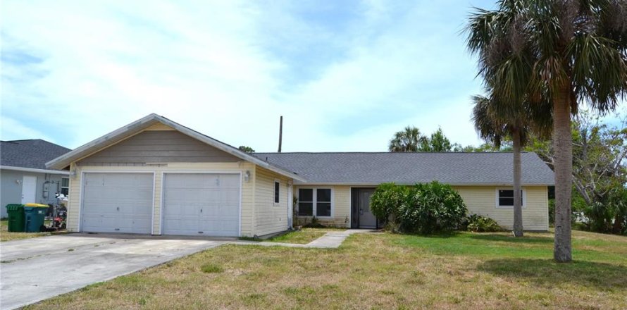 Casa en Port Charlotte, Florida 3 dormitorios, 162.76 m2 № 1670040