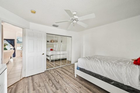 House in Port St. Lucie, Florida 3 bedrooms, 194.17 sq.m. № 2083014 - photo 27