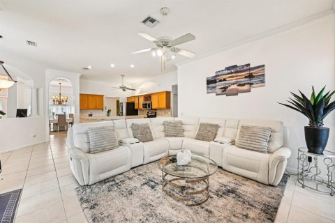 House in Port St. Lucie, Florida 3 bedrooms, 194.17 sq.m. № 2083014 - photo 11