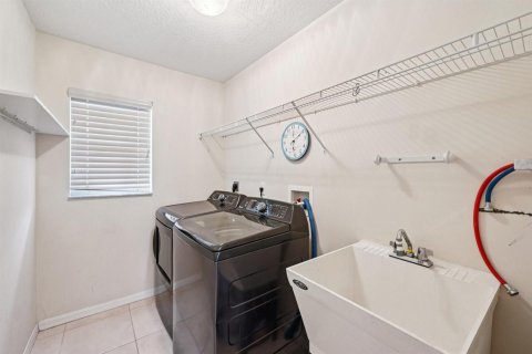 House in Port St. Lucie, Florida 3 bedrooms, 194.17 sq.m. № 2083014 - photo 25