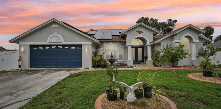 House in Port St. Lucie, Florida 3 bedrooms, 194.17 sq.m. № 2083014