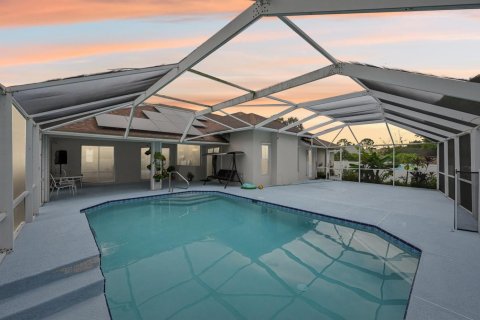 House in Port St. Lucie, Florida 3 bedrooms, 194.17 sq.m. № 2083014 - photo 2