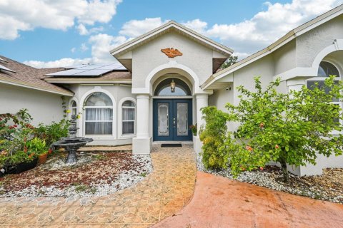 House in Port St. Lucie, Florida 3 bedrooms, 194.17 sq.m. № 2083014 - photo 3