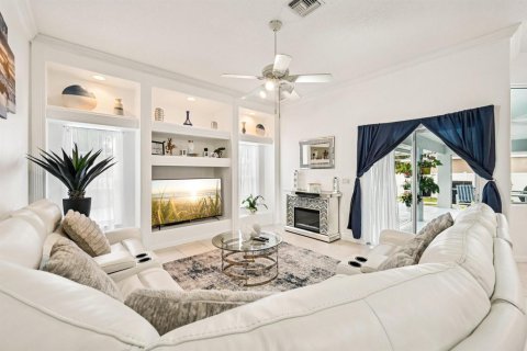 House in Port St. Lucie, Florida 3 bedrooms, 194.17 sq.m. № 2083014 - photo 10