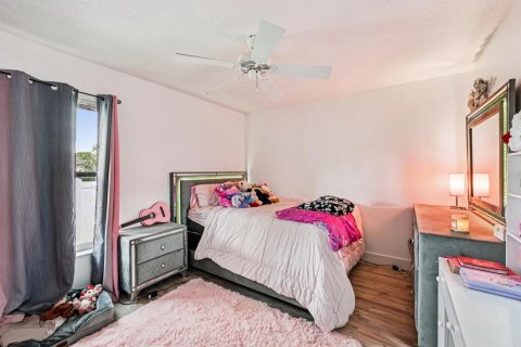 House in Port St. Lucie, Florida 3 bedrooms, 194.17 sq.m. № 2083014 - photo 28