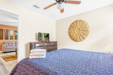 House in Davenport, Florida 8 bedrooms, 363.15 sq.m. № 2150485 - photo 20