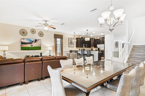 House in Davenport, Florida 8 bedrooms, 363.15 sq.m. № 2150485 - photo 7