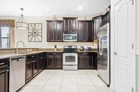 House in Davenport, Florida 8 bedrooms, 363.15 sq.m. № 2150485 - photo 4