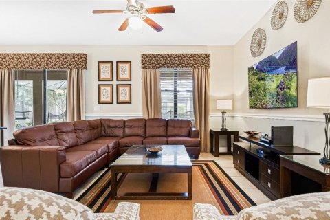 House in Davenport, Florida 8 bedrooms, 363.15 sq.m. № 2150485 - photo 9