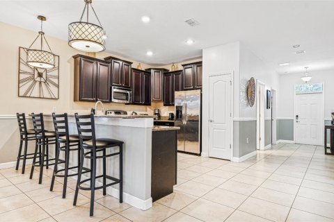 House in Davenport, Florida 8 bedrooms, 363.15 sq.m. № 2150485 - photo 5