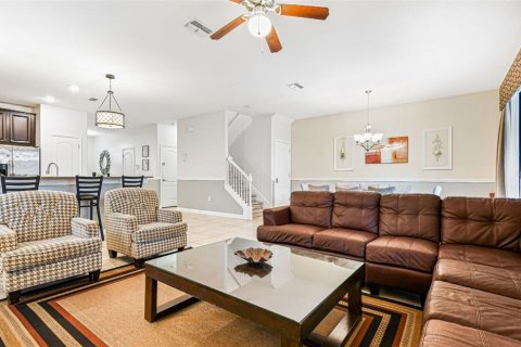 House in Davenport, Florida 8 bedrooms, 363.15 sq.m. № 2150485 - photo 10