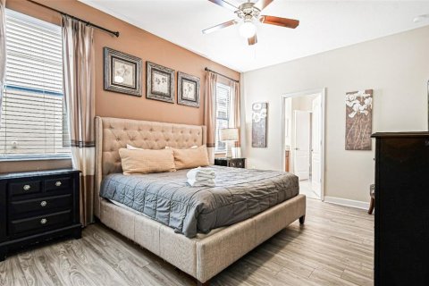 House in Davenport, Florida 8 bedrooms, 363.15 sq.m. № 2150485 - photo 11