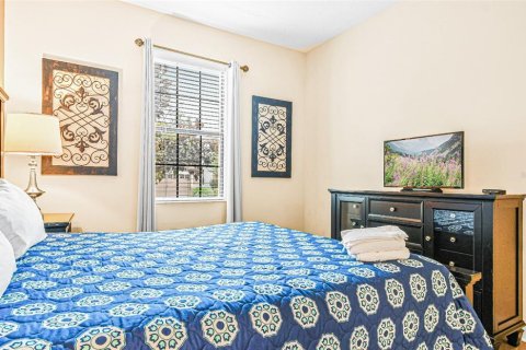 House in Davenport, Florida 8 bedrooms, 363.15 sq.m. № 2150485 - photo 16