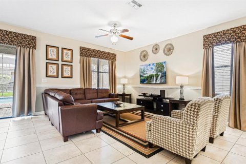 House in Davenport, Florida 8 bedrooms, 363.15 sq.m. № 2150485 - photo 8