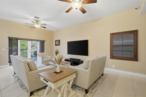 Casa en venta en Pembroke Pines, Florida, 4 dormitorios, 234.39 m2 № 1992320 - foto 23