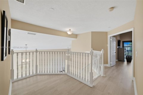 Casa en venta en Pembroke Pines, Florida, 4 dormitorios, 234.39 m2 № 1992320 - foto 27