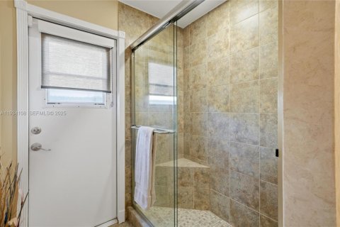 Casa en venta en Pembroke Pines, Florida, 4 dormitorios, 234.39 m2 № 1992320 - foto 25