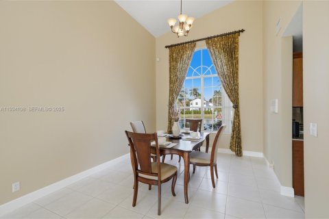 Casa en venta en Pembroke Pines, Florida, 4 dormitorios, 234.39 m2 № 1992320 - foto 11