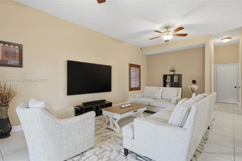 Casa en venta en Pembroke Pines, Florida, 4 dormitorios, 234.39 m2 № 1992320 - foto 20