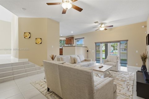 Casa en venta en Pembroke Pines, Florida, 4 dormitorios, 234.39 m2 № 1992320 - foto 22