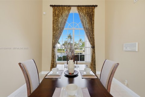 Casa en venta en Pembroke Pines, Florida, 4 dormitorios, 234.39 m2 № 1992320 - foto 13