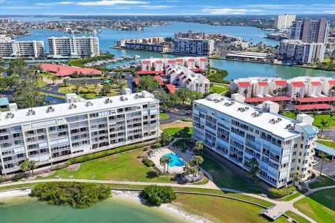 Condo in South Pasadena, Florida, 2 bedrooms  № 1656837 - photo 13