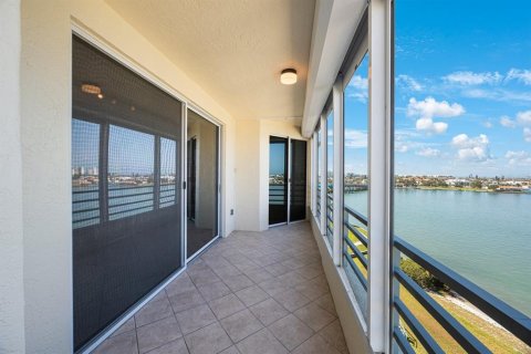 Condo in South Pasadena, Florida, 2 bedrooms  № 1656837 - photo 12