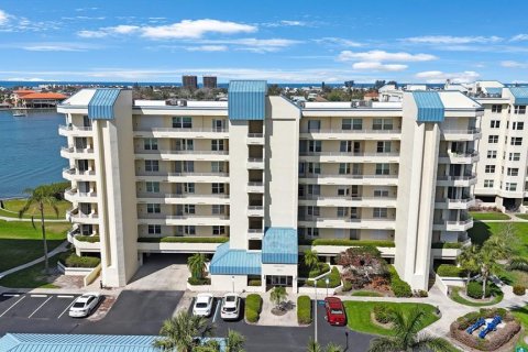 Condo in South Pasadena, Florida, 2 bedrooms  № 1656837 - photo 1
