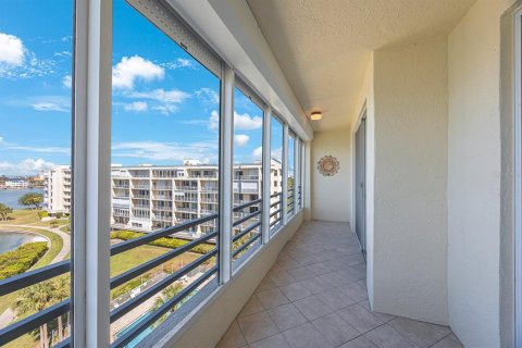 Condo in South Pasadena, Florida, 2 bedrooms  № 1656837 - photo 11