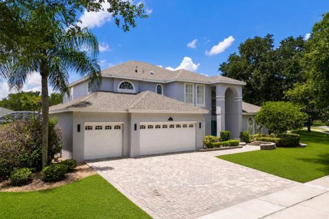 House in Orlando, Florida 5 bedrooms, 356.47 sq.m. № 2131896